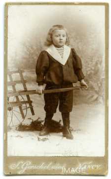 Photographie d'un jeune garçon (Nancy)