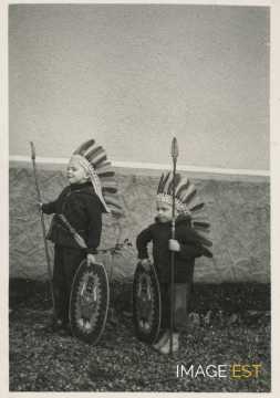 Enfants déguisés (Meurthe-et-Moselle ?)