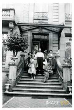 Groupe de personnes rue de Metz (Nancy)