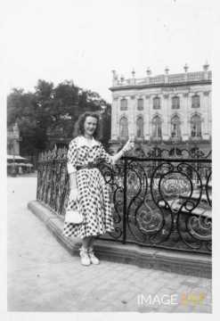Femme place Stanislas (Nancy)