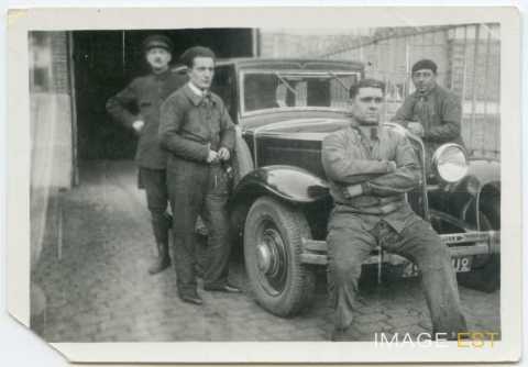 Chauffeur et mécaniciens (Maxéville)