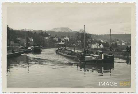 Péniches sur le canal (Maxéville)