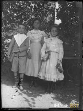 Deux filles et un garçon (Maxéville)