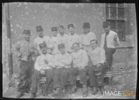 Groupe de soldats  (Dombasle-sur-Meurthe)