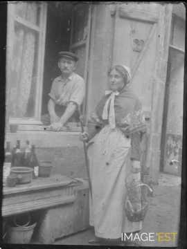 Couple à la fenêtre  (Dombasle-sur-Meurthe)