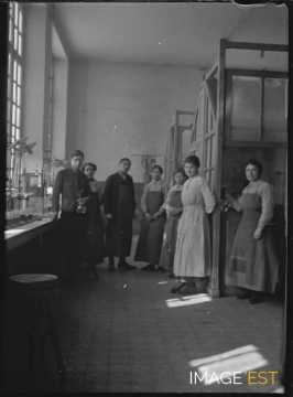 Groupe de laborantins (Dombasle-sur-Meurthe)