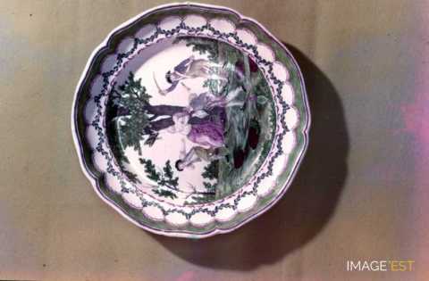 Plat en faïence (Les Islettes)