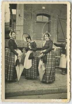 Femmes déguisées (Maxéville)