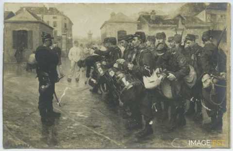 Tambours et clairons (1904)