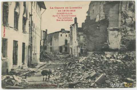 Un enfant parmi les ruines (Gerbéviller)
