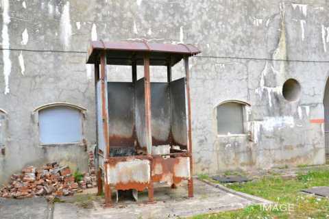Toilettes en métal (Frouard)
