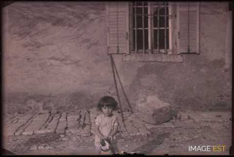 Enfant avec un chien (Germiny)