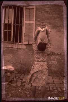 Mère et son enfant (Germiny)