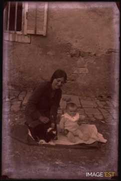 Mère et son enfant (Germiny)