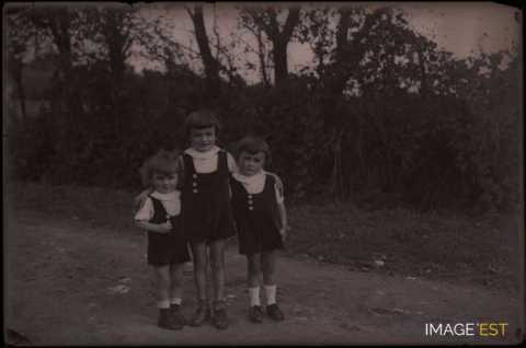 Groupe d'enfants (Germiny)