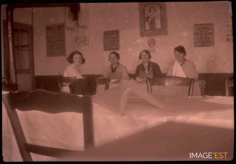 Repas de femmes (Germiny)