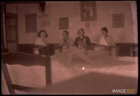 Repas de femmes (Germiny)
