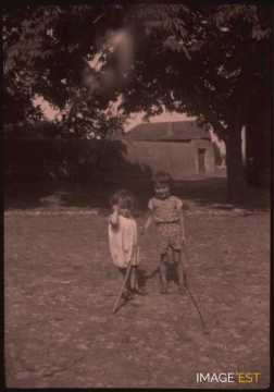 Enfants en plein air (Germiny)
