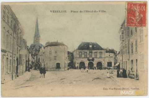 Place de l'Hôtel de ville (Vézelise)