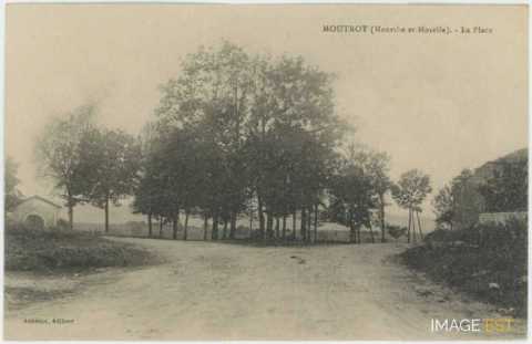 Une place (Moutrot)