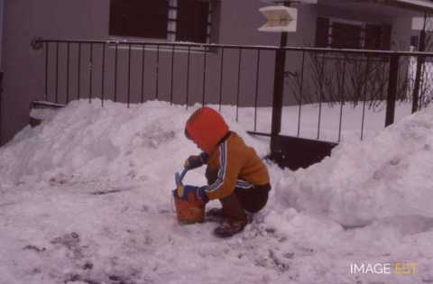 Enfant dans la neige (Villers-lès-Nancy)