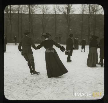 Deux patineurs de dos (Nancy)