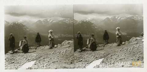 Randonneurs dans les Alpes