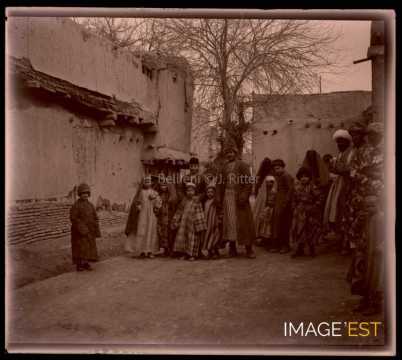 Ouzbeks en tenue traditionnelle (Boukhara)