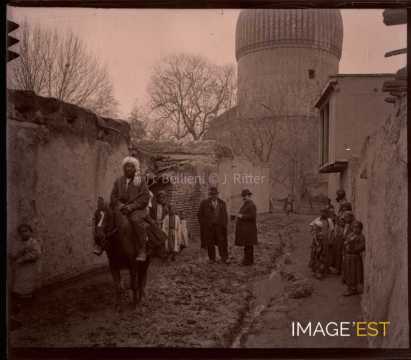 Hommes dans une rue (Samarcande)