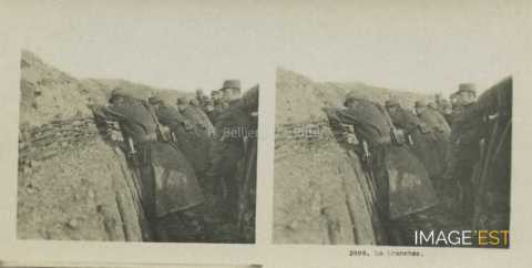 Soldats français dans une tranchée