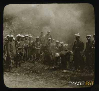 Pause déjeuner de militaires