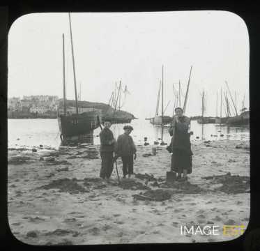 Sur la grève (Douarnenez)