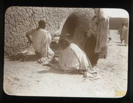 Femmes cuisant le pain (Tombouctou)