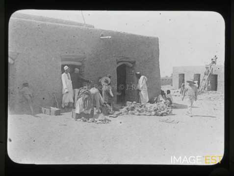 Déballage de caisses (Tombouctou)