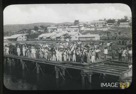 Foule sur le quai (Matadi)