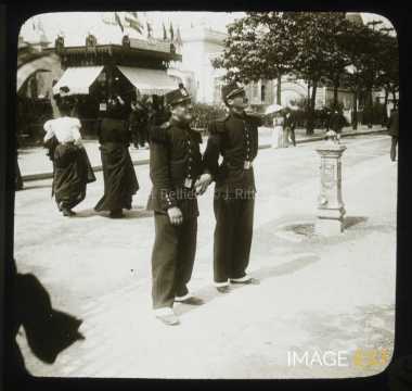 Deux officiers (Paris)