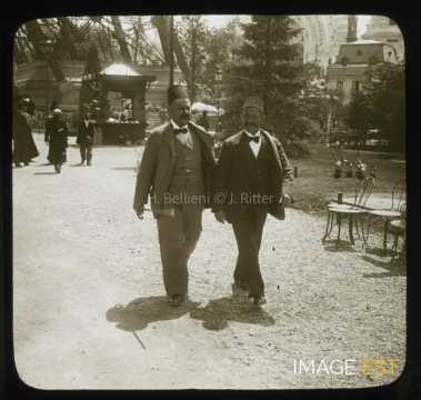 Deux hommes turcs marchant (Paris)