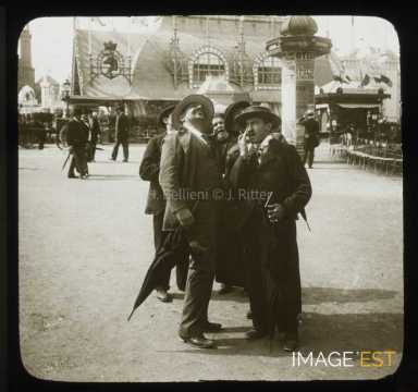 Groupe en admiration (Paris)