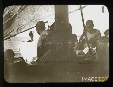 Chaland sur le lac Dehbo (Mopti)