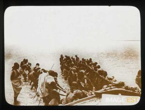 Passage difficile sur le lac Dehbo (Mopti)