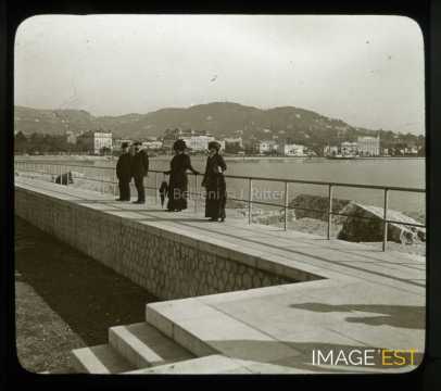 Sur la digue (Cannes)