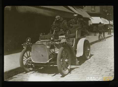Arrivée en automobile (Lyon)