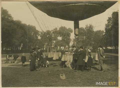 Préparation d'un envol de ballon  (Nancy)