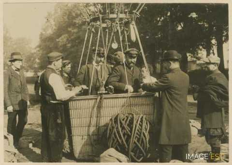 Préparation d'un envol de ballon  (Nancy)