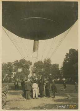 Préparation d'un envol de ballon  (Nancy)