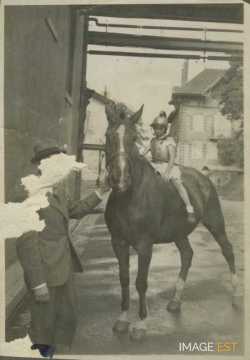 Enfant à cheval (Vézelise)