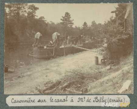 Canonnière sur une péniche (Sept-Saulx)