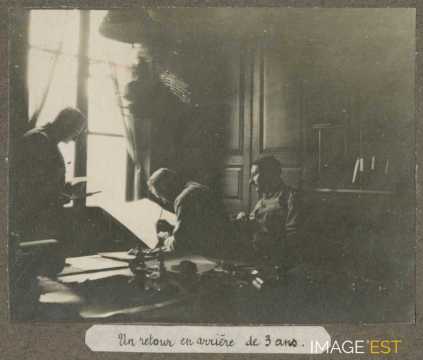 Militaires au travail