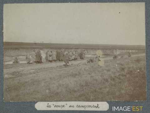 Soupe au campement (Isle-Aubigny)