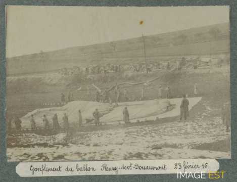Gonflement d'un ballon (Fleury-devant-Douaumont)